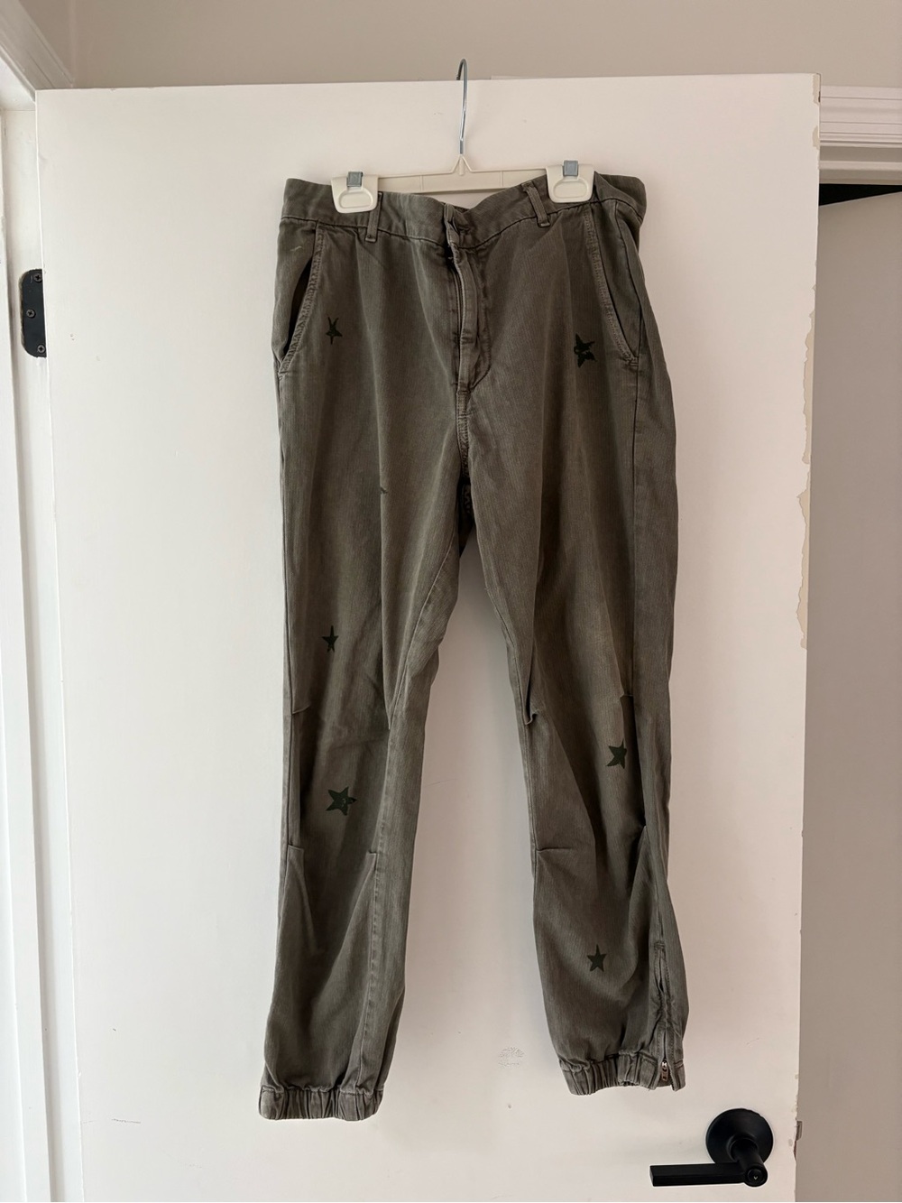Sundry Olive Star-Accent Cargo Pants
